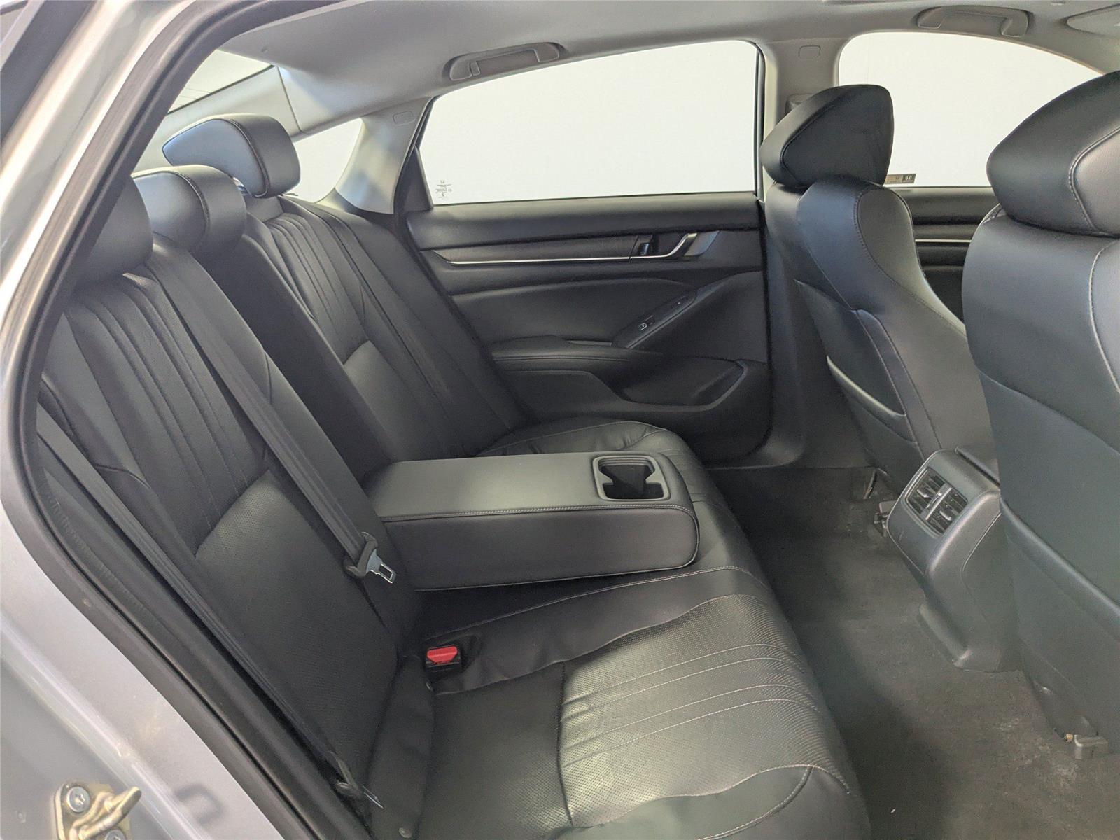2018 Honda Accord Touring photo 2