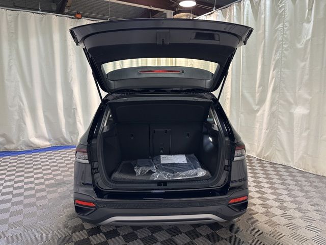 2025 Volkswagen Taos S photo 33