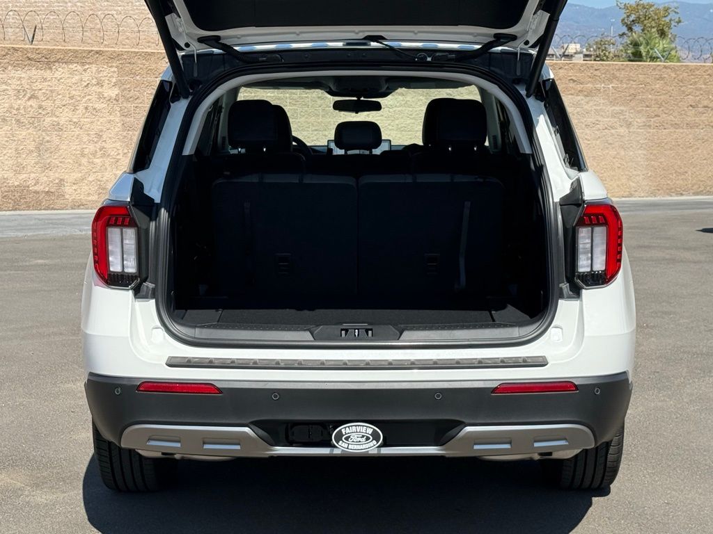 2025 Ford Explorer photo 15