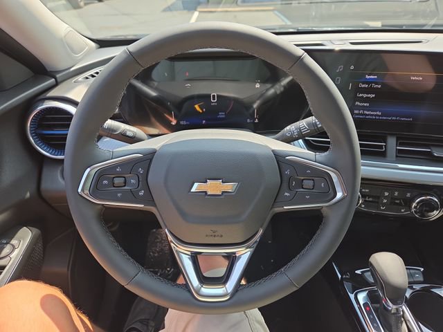 2025 Chevrolet Trax LT photo 12