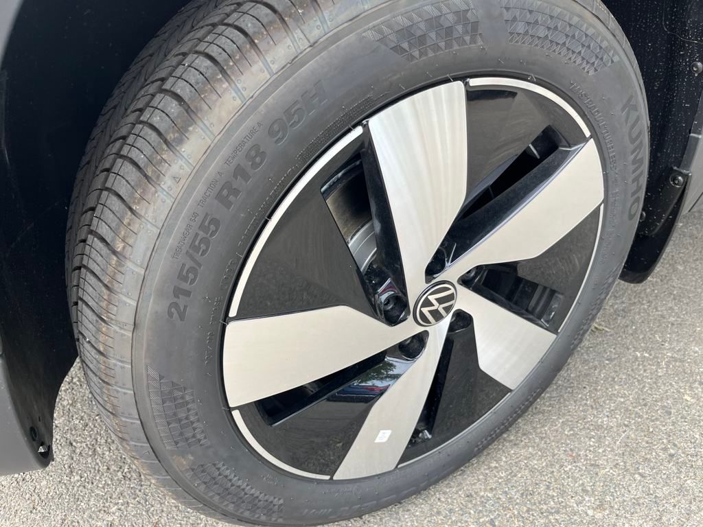 2025 Volkswagen Taos S photo 2
