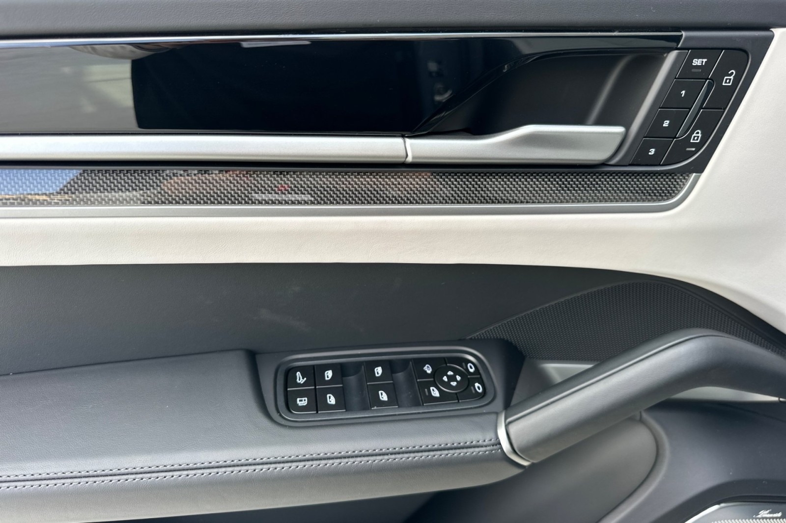 2026 Porsche Cayenne Turbo E-Hybrid Coupe photo 11