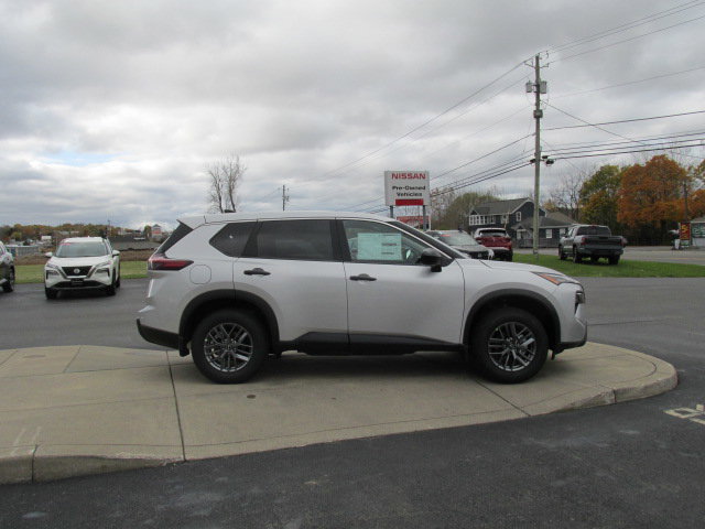 2025 Nissan Rogue S photo 4