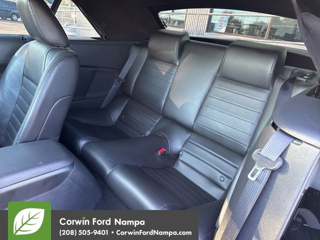 2005 Ford Mustang GT Premium photo 19