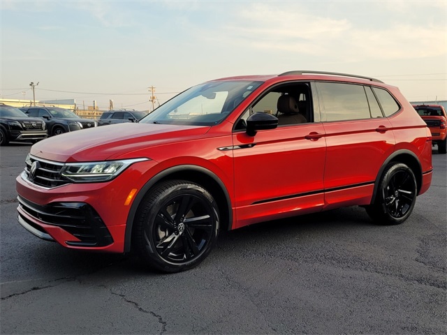 2024 Volkswagen Tiguan SE R-Line Black photo 5
