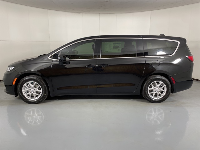 2026 Chrysler Pacifica photo 5