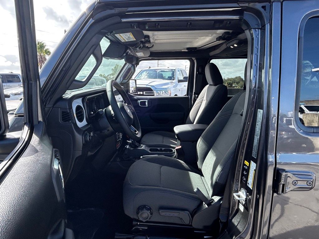 2025 Jeep Wrangler Willys photo 9
