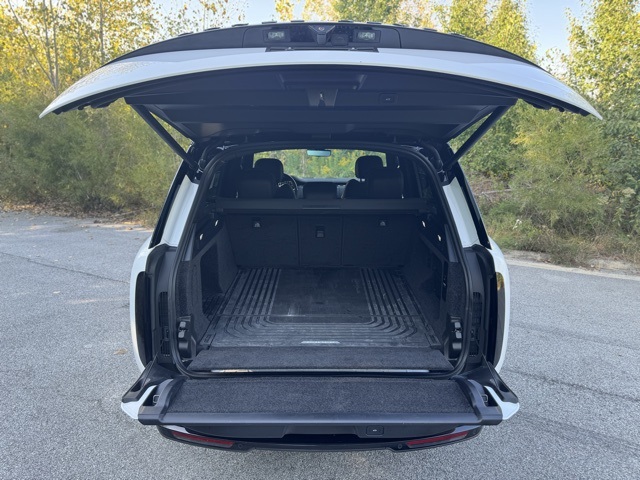2024 Land Rover Range Rover SE photo 6