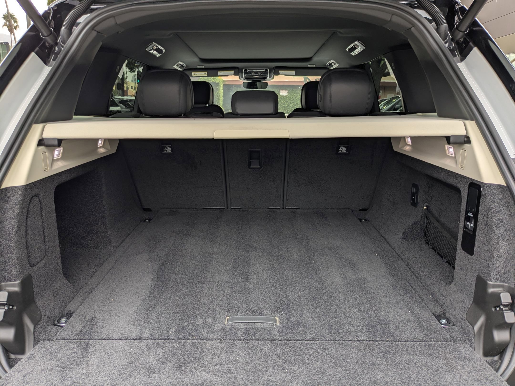 2024 Land Rover Range Rover SE photo 6