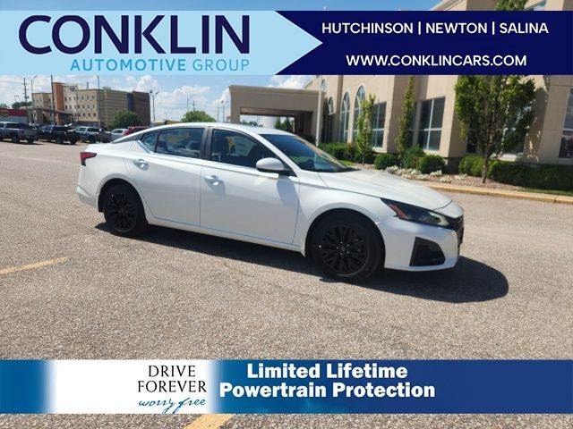 2025 Nissan Altima SV's photo