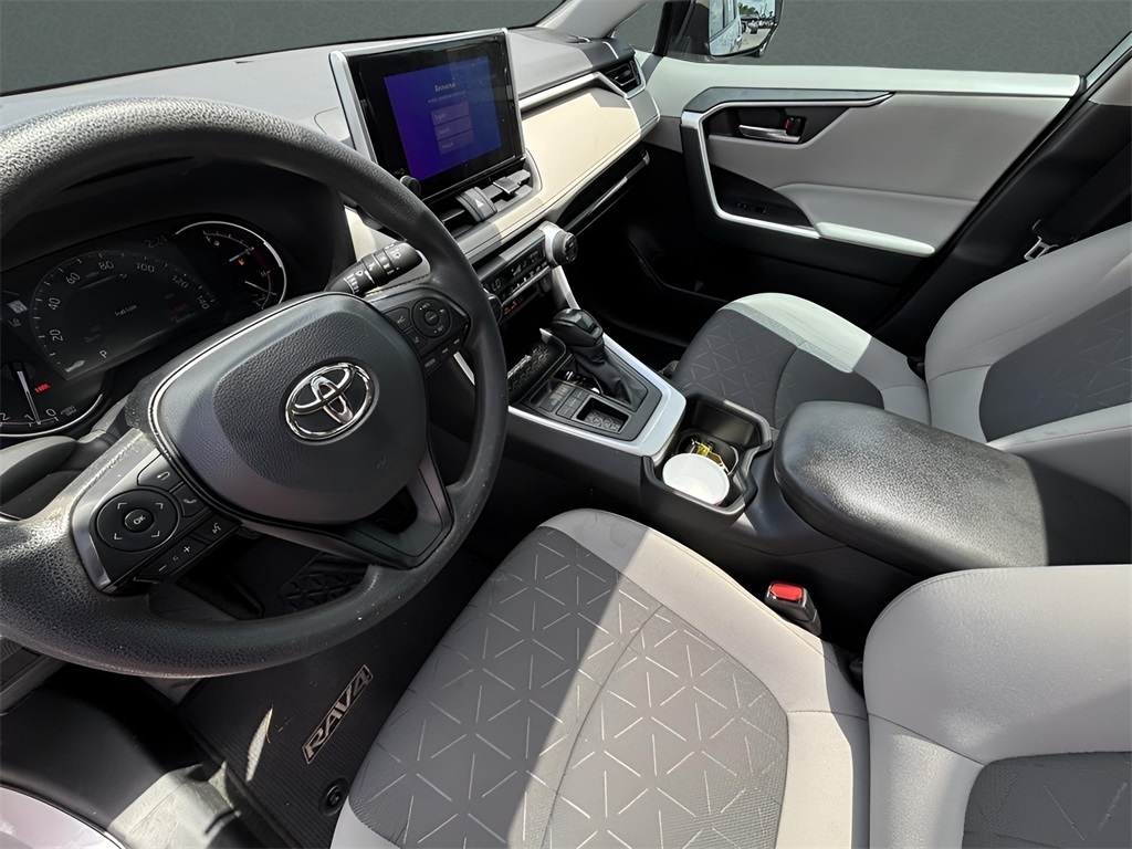 2023 Toyota RAV4 XLE photo 10