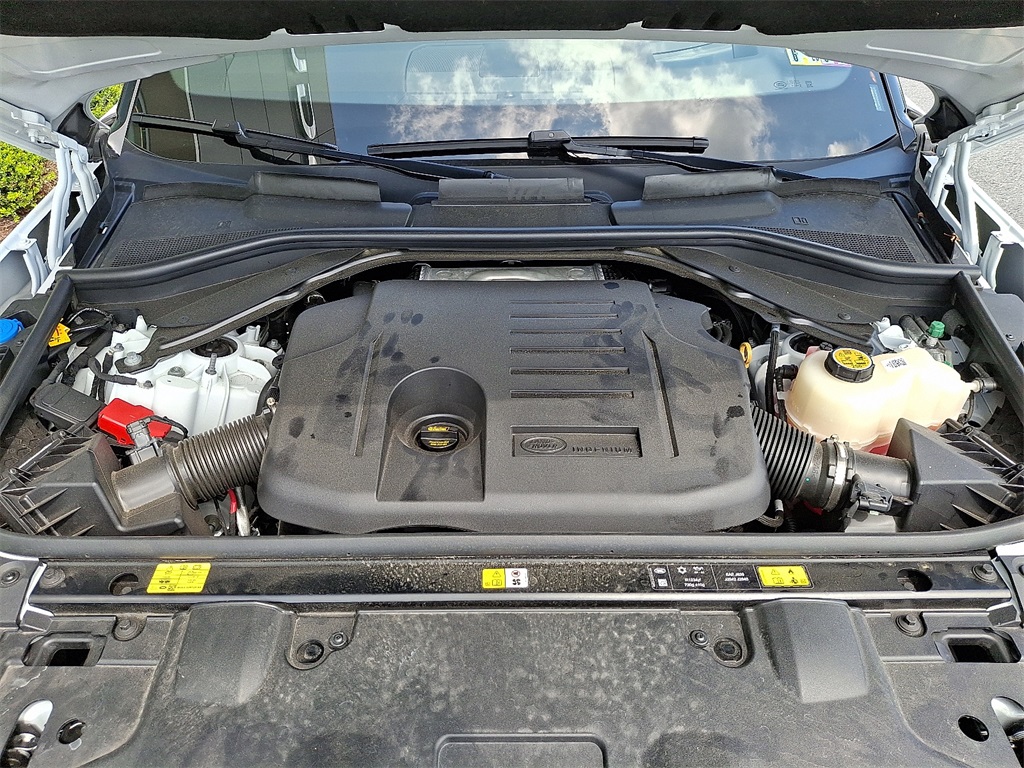 2025 Land Rover Range Rover SE photo 18