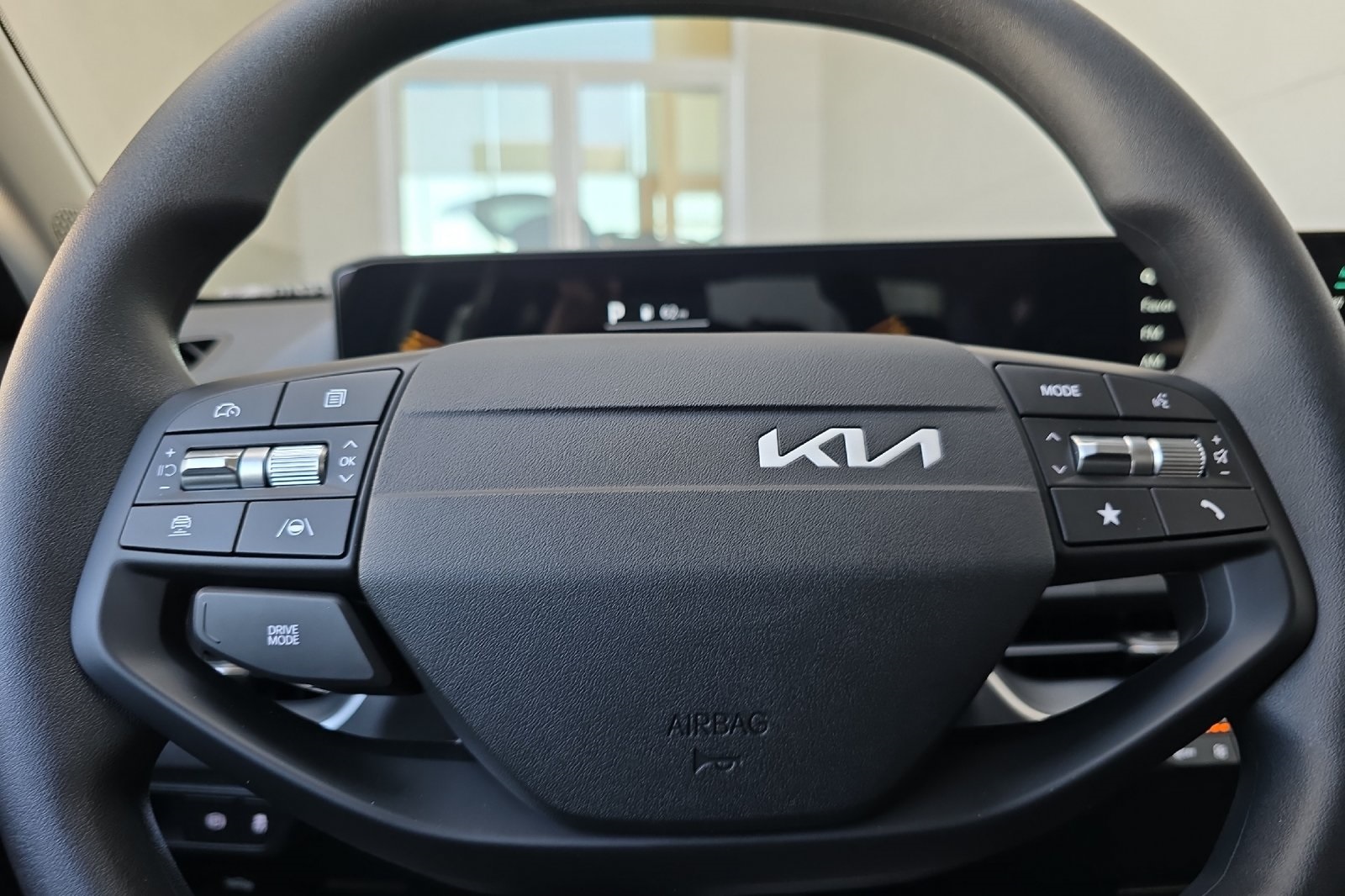 2025 Kia K4 LXS photo 18