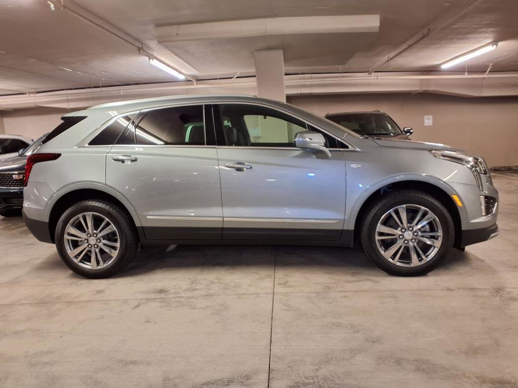 2025 Cadillac XT5 Premium Luxury photo 3