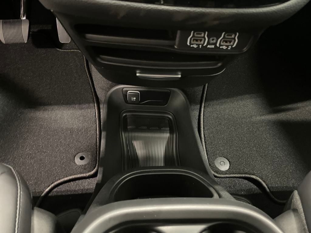 2025 Chrysler Pacifica photo 18