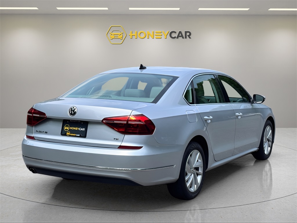 2018 Volkswagen Passat SE photo 31