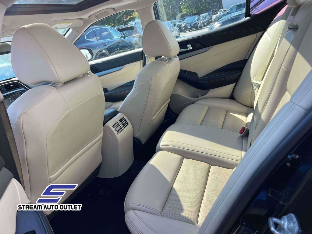 2017 Nissan Maxima SL photo 9