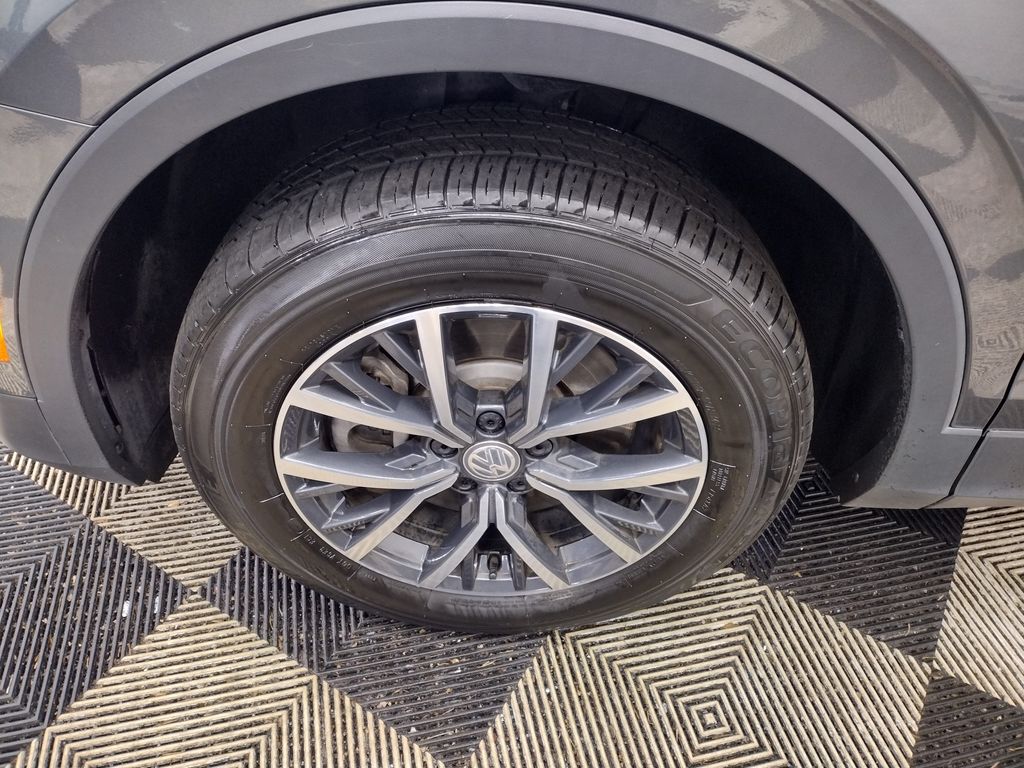 2019 Volkswagen Tiguan SE photo 3