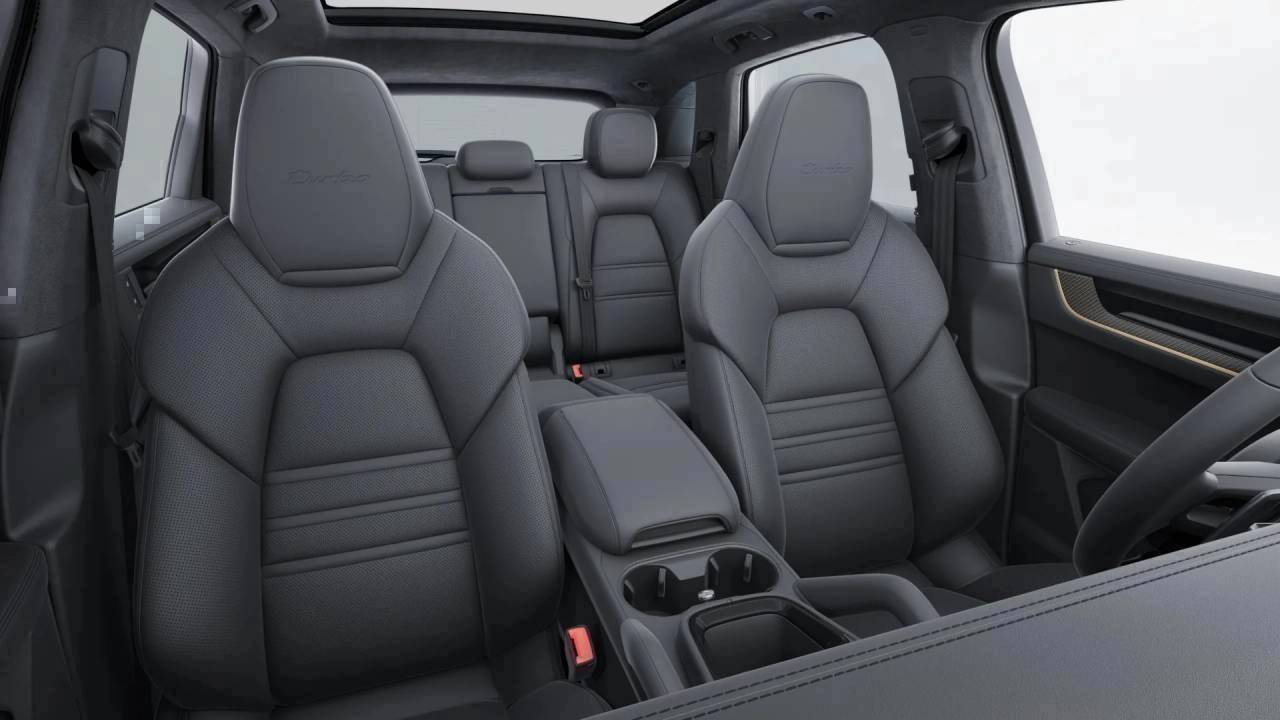 2025 Porsche Cayenne Turbo E-Hybrid photo 11