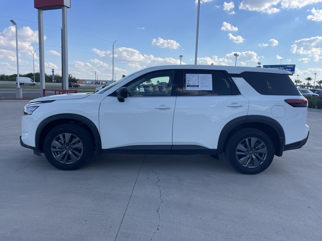 2024 Nissan Pathfinder S photo 2