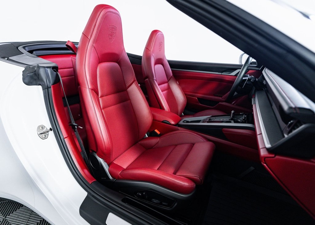 2023 Porsche 911 4 photo 24
