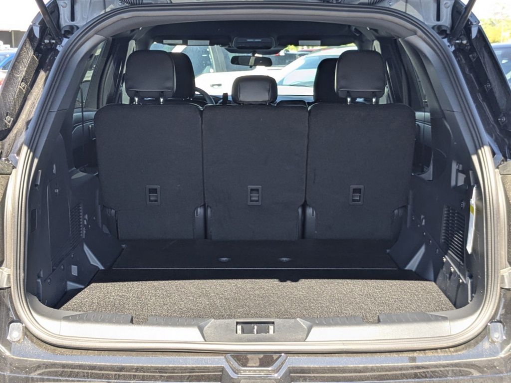2025 Ford Explorer photo 8