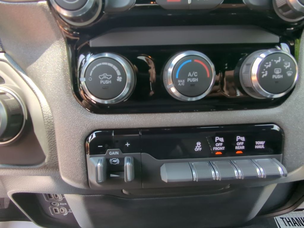 2025 Ram 1500 Tradesman photo 13