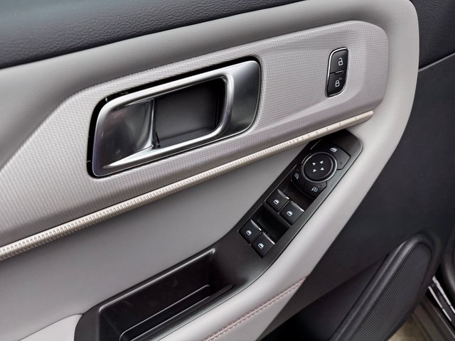 2025 Ford Explorer photo 11