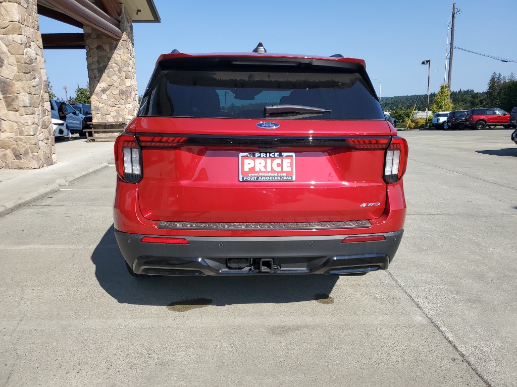 2025 Ford Explorer ST-Line photo 8
