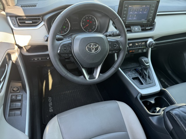 2020 Toyota RAV4 XLE Premium photo 15