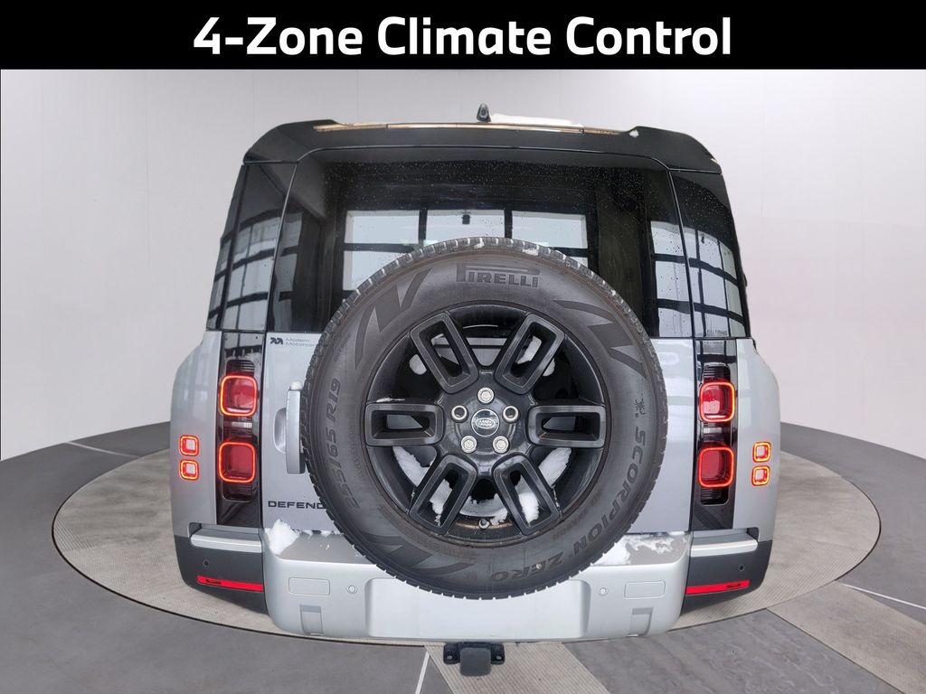 2024 Land Rover Defender 130 S photo 3