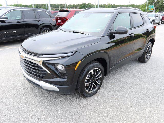 2025 Chevrolet Trailblazer LT photo 2