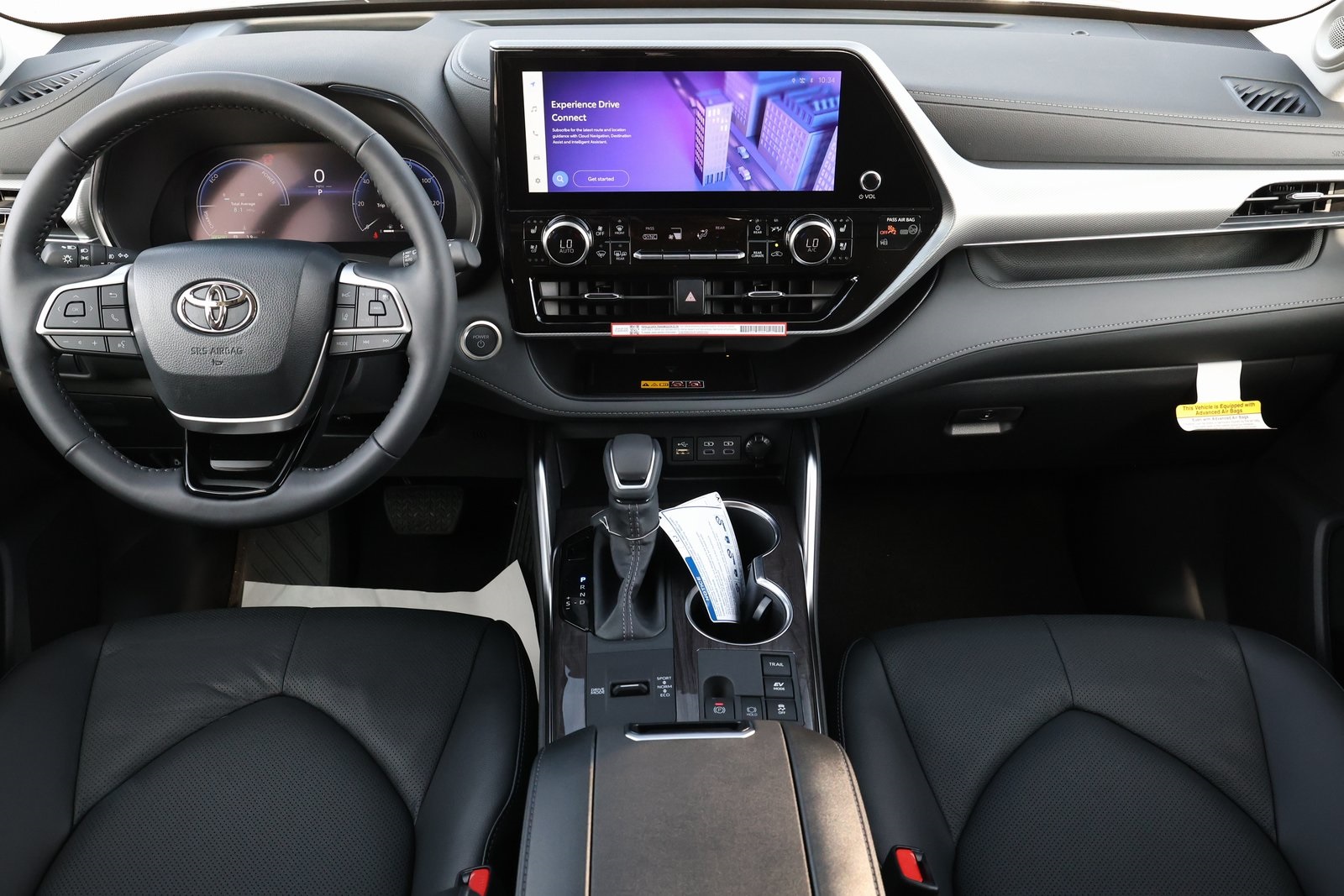 2026 Toyota Highlander Hybrid Platinum photo 2