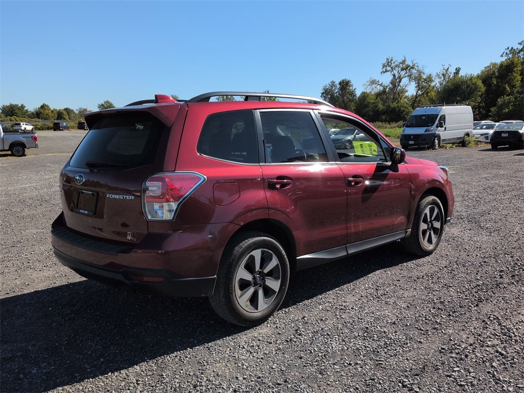2018 Subaru Forester 2.5i Premium photo 2
