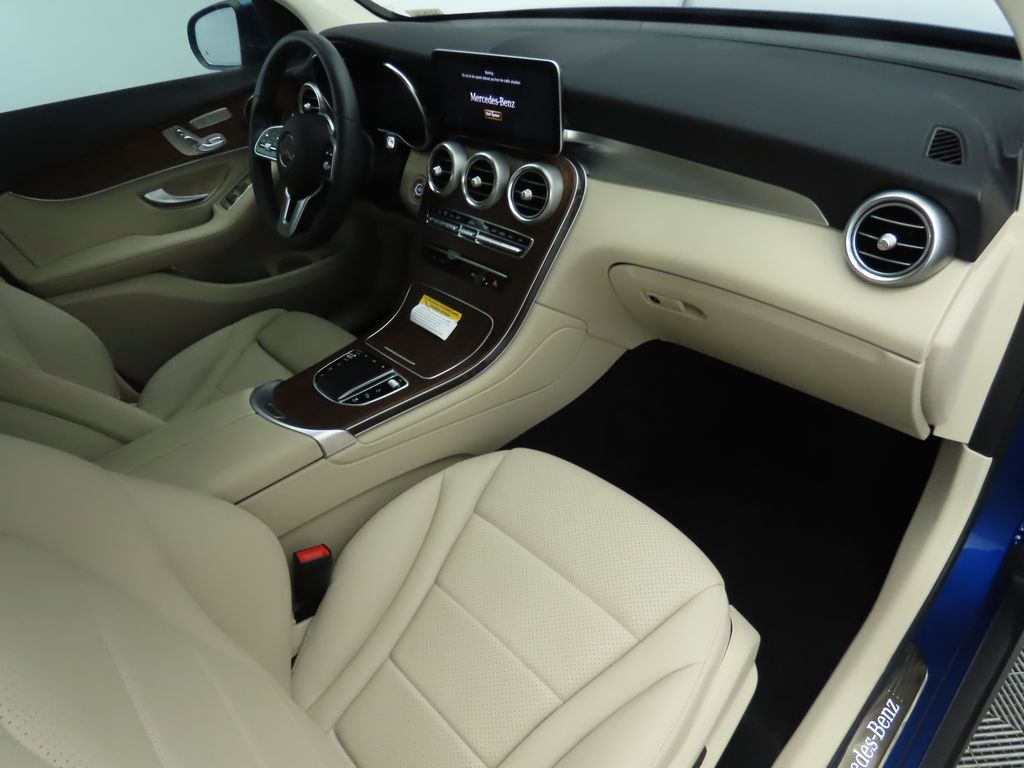 2022 Mercedes Benz GLC 300 photo 16
