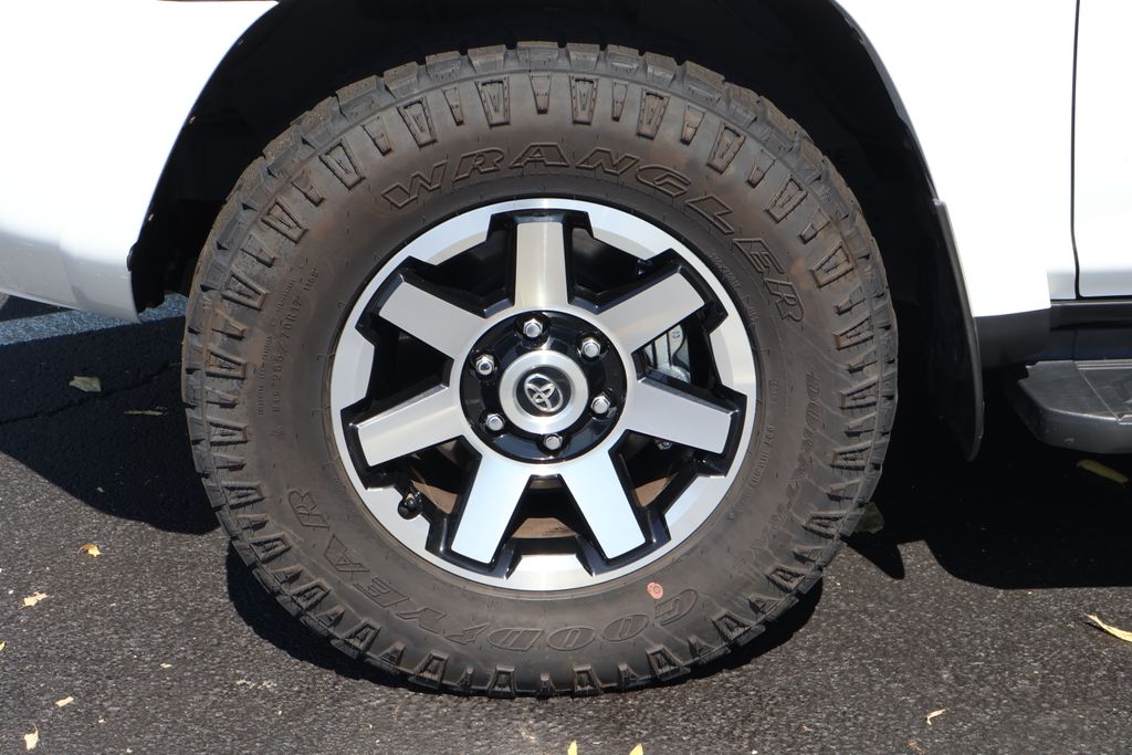 2020 Toyota 4Runner TRD Off-Road photo 11