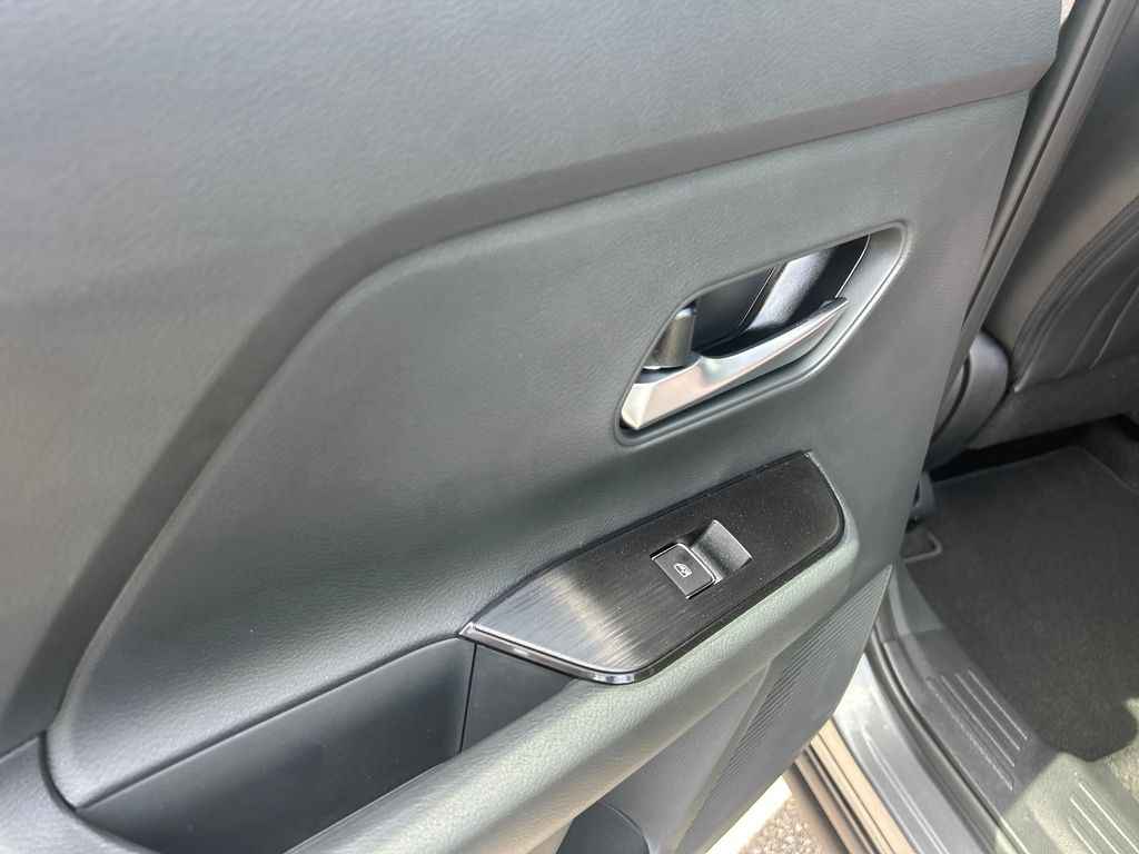 2026 Nissan Kicks SR photo 17
