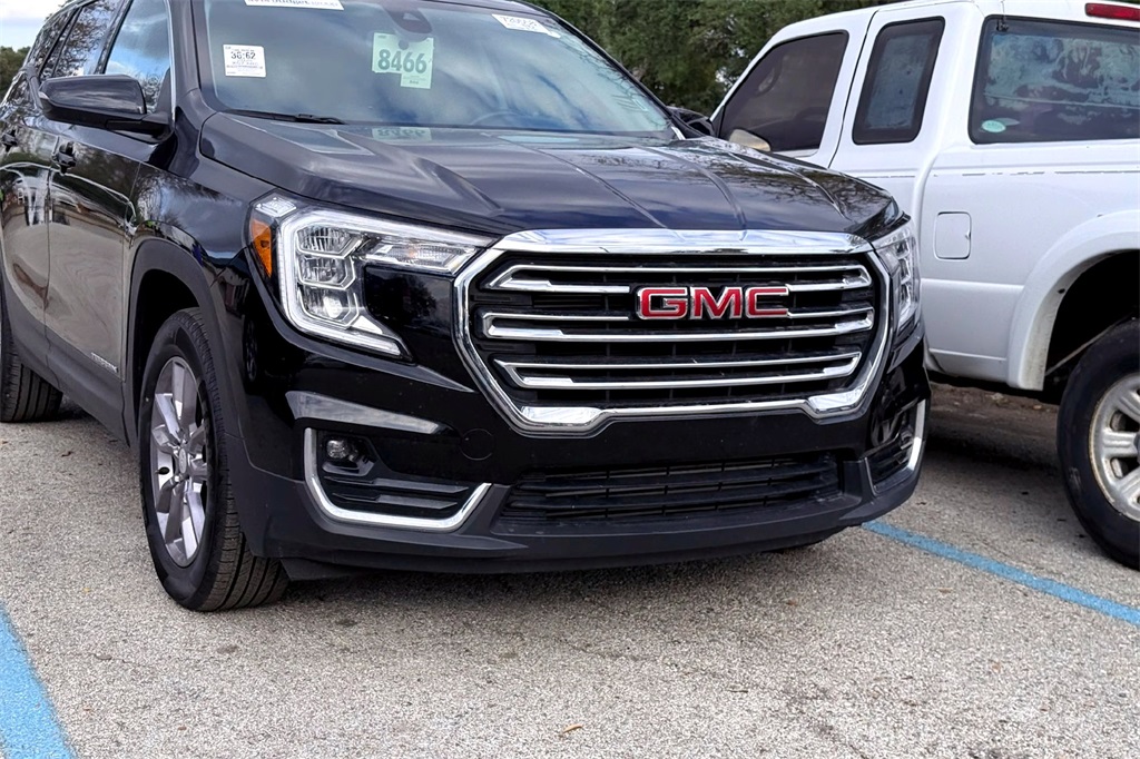 2024 Gmc Terrain SLT photo 2