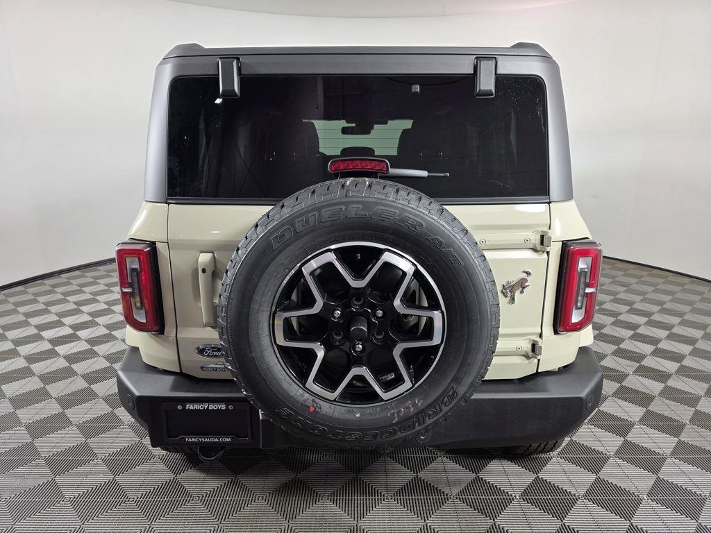 2025 Ford Bronco Outer Banks photo 4
