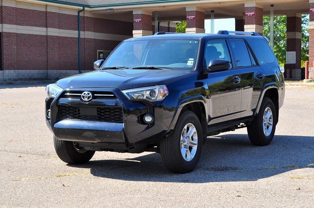 2024 Toyota 4Runner SR5 4WD photo 4