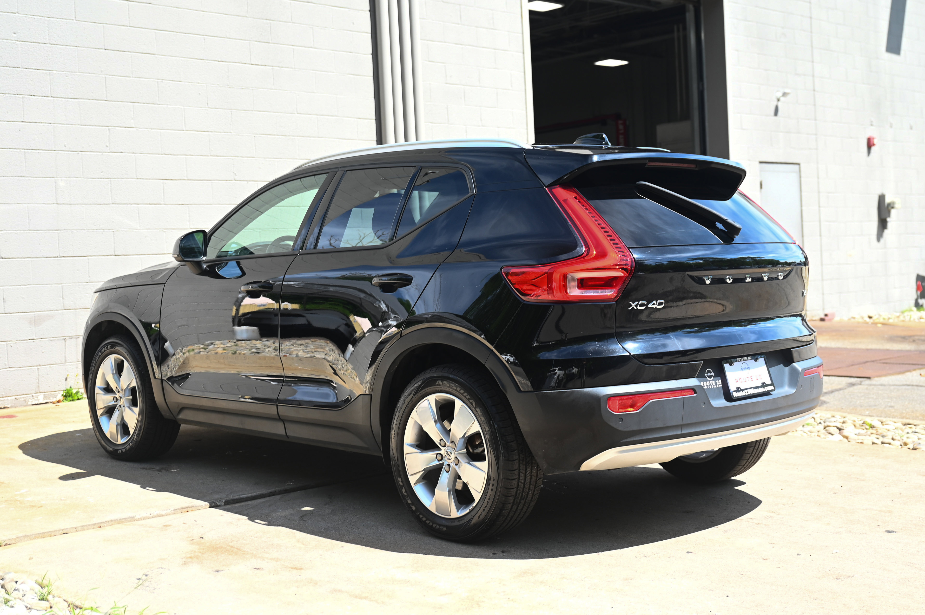 2022 Volvo XC40 Momentum photo 6