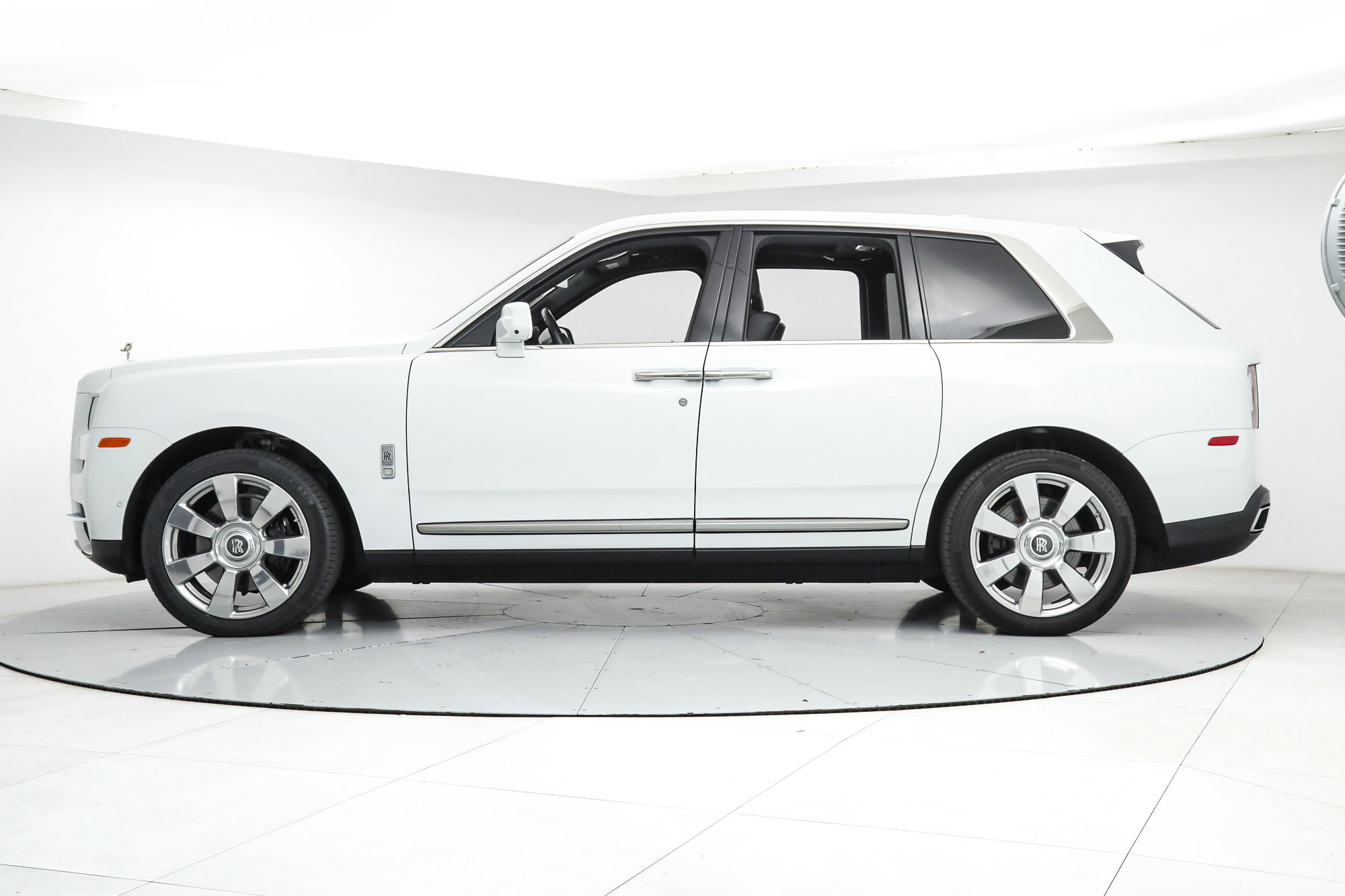 2020 Rolls Royce Cullinan photo 2