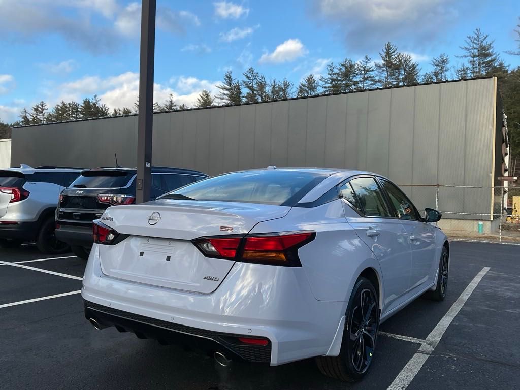 2025 Nissan Altima 2.5 SR photo 7