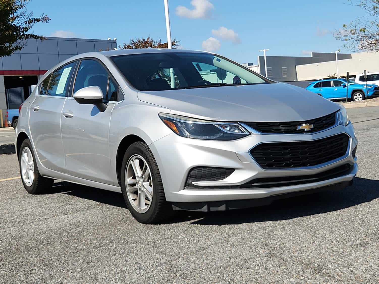 2018 Chevrolet Cruze LT photo 2