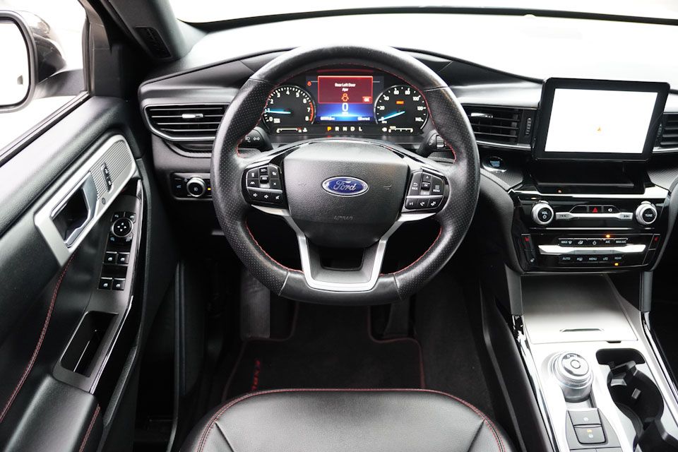 2023 Ford Explorer ST-Line photo 21