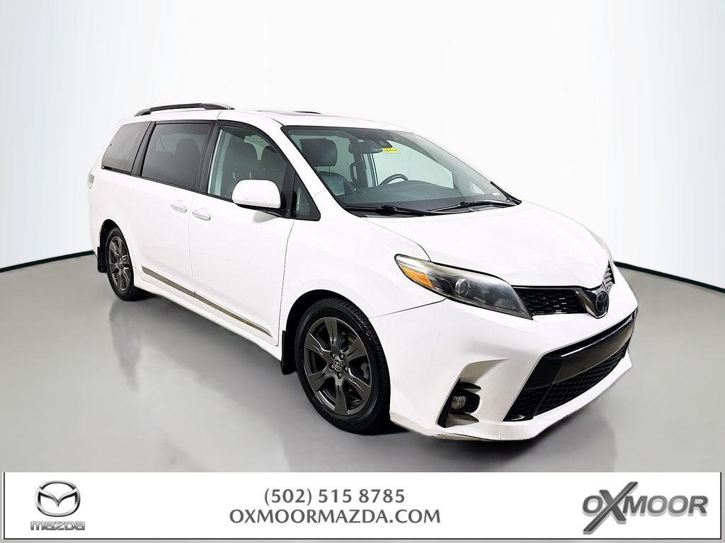 2019 Toyota Sienna SE Premium's photo