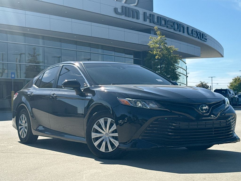 2019 Toyota Camry Hybrid LE photo 2
