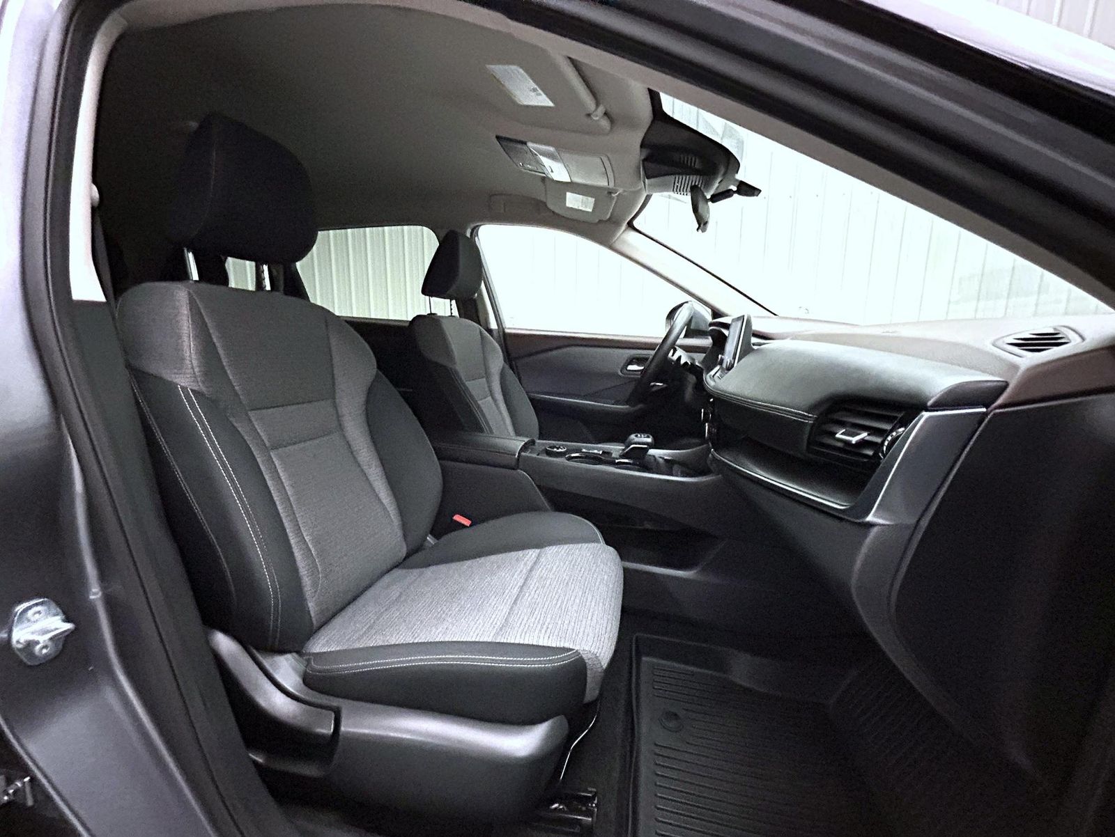 2021 Nissan Rogue SV photo 15