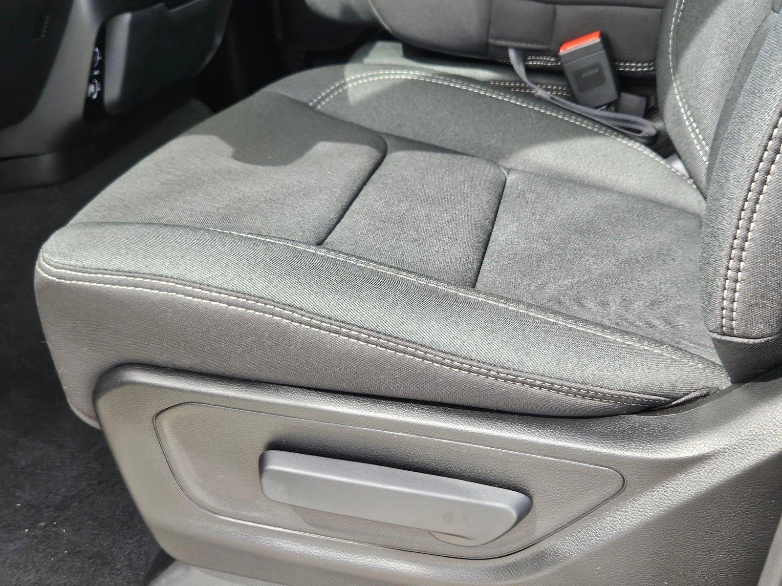 2025 Ram 1500 Tradesman photo 3