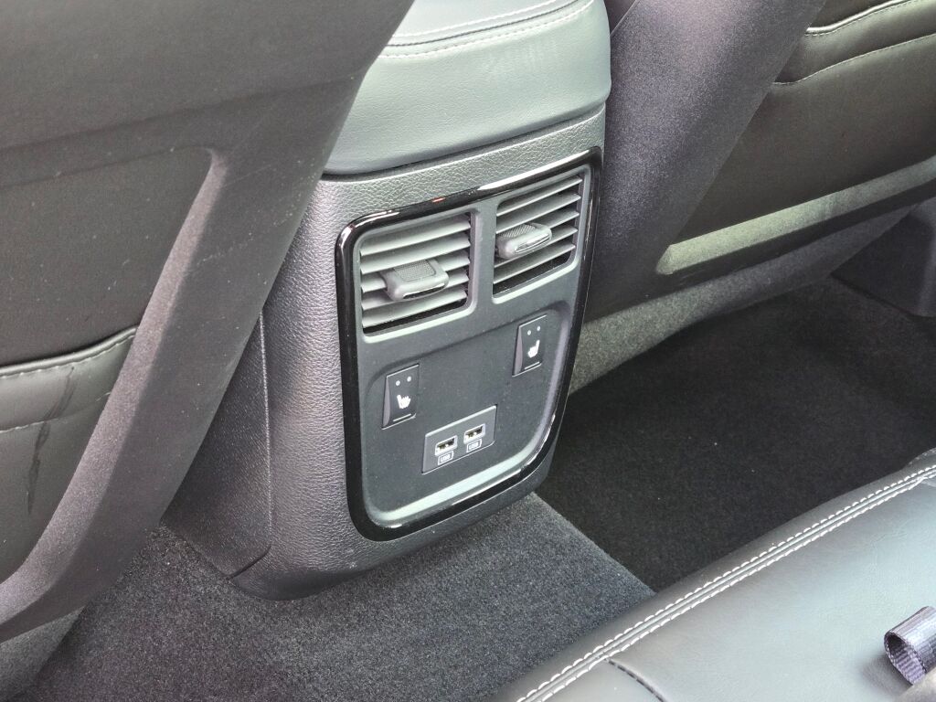 2023 Chrysler 300 photo 15